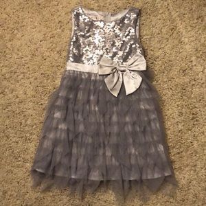 Silver Girls Pretty Formal Dress Size 6